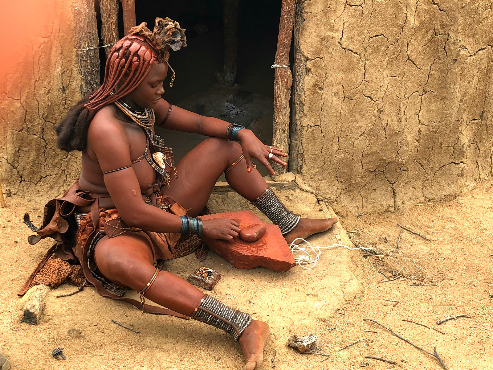 Nous visitons le peuple mythique de la Namibie, les Himbas