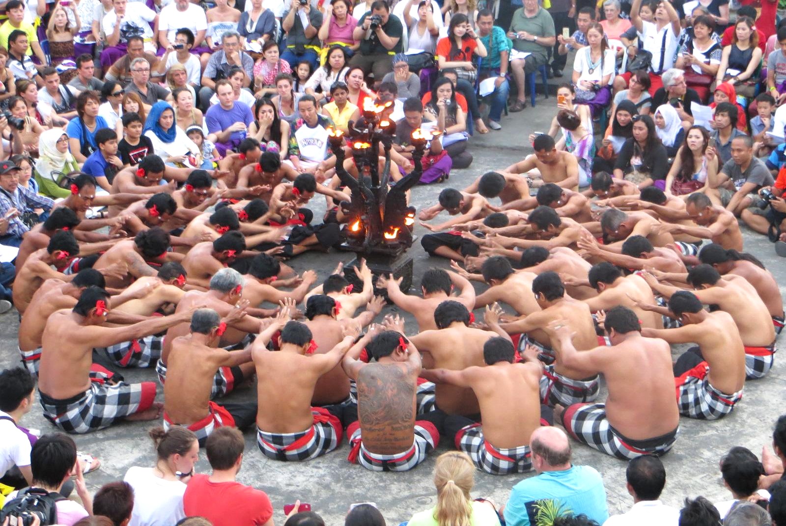 Jour 23 ULUWATU — DANSE KECAK — SOUPER BBQ À JIMBARAN 
