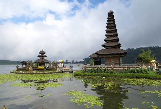 Jour 14 RANDONNÉE — MONASTÈRE — SOURCES CHAUDES — LOVINA