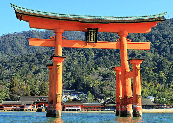 Jour 9 - FUKUYAMA – HIROSHIMA - MIYAJIMA