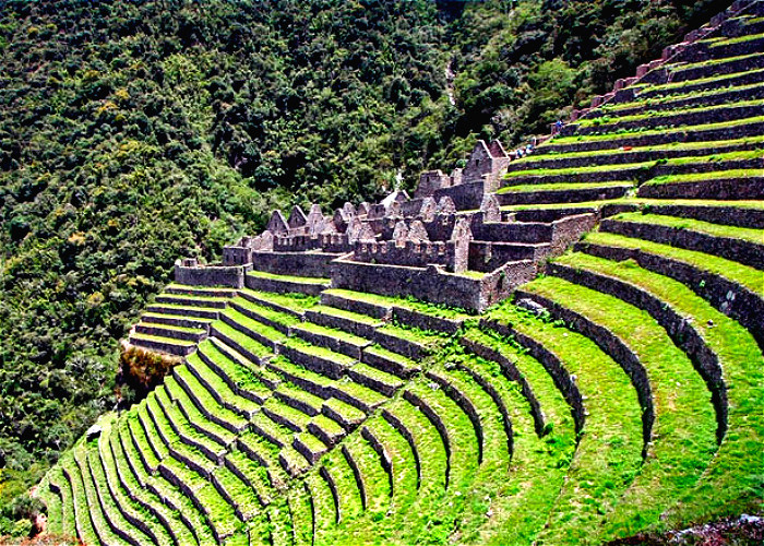 JOUR 16: VALLÉE SACRÉE (PISAC – OLLANTAYTAMBO) / AGUAS CALIENTES 